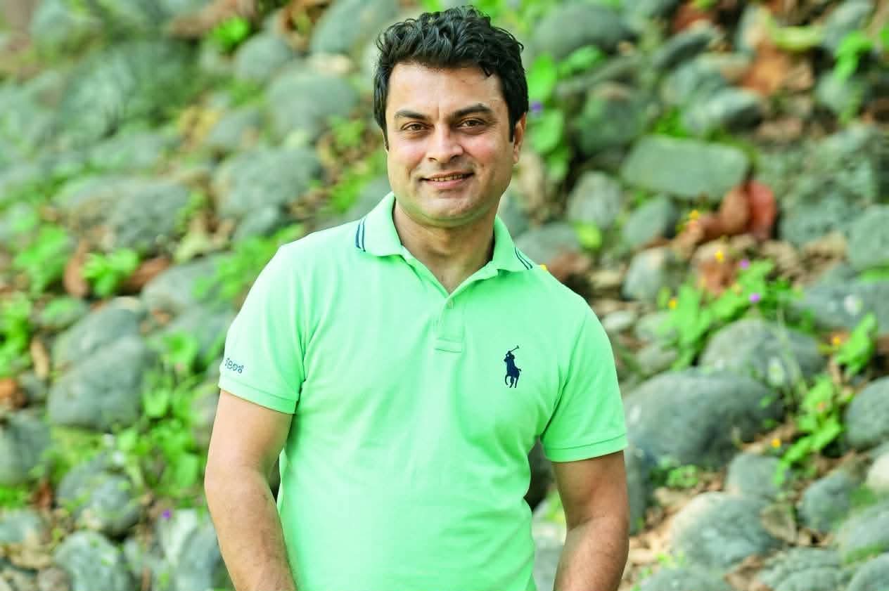 আজ নন্দিত কণ্ঠশিল্পী শুভ্র দেব- এর জন্মদিন